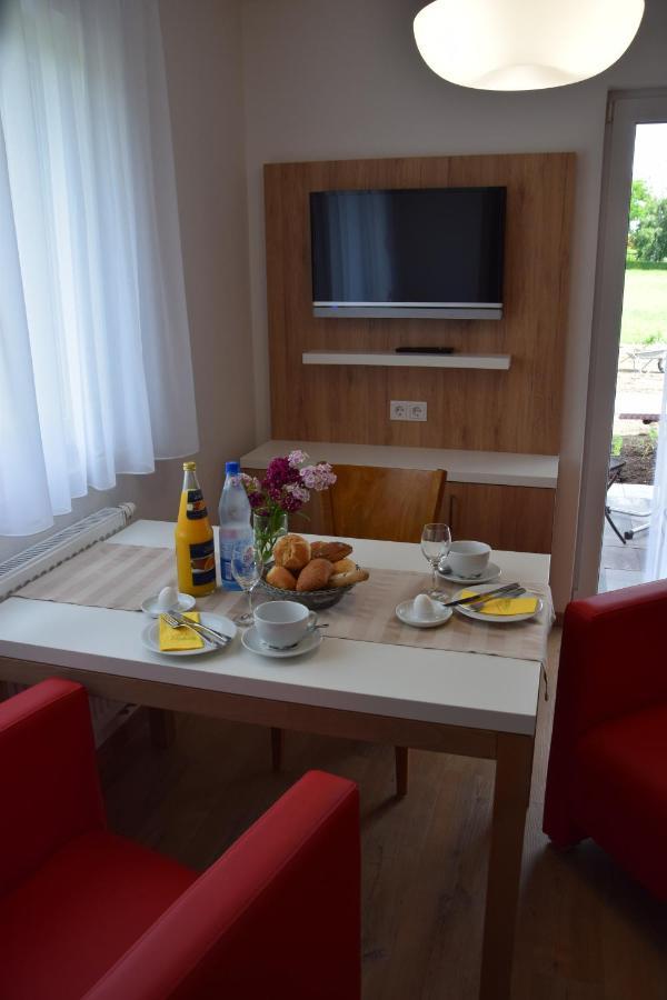 Hofmann'S Apartements & Ferienwohnungen Oberdachstetten Екстер'єр фото