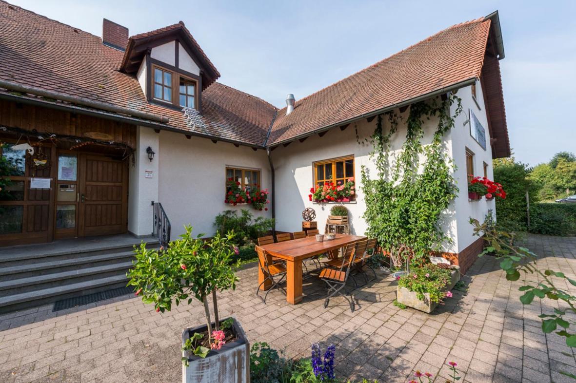 Hofmann'S Apartements & Ferienwohnungen Oberdachstetten Екстер'єр фото